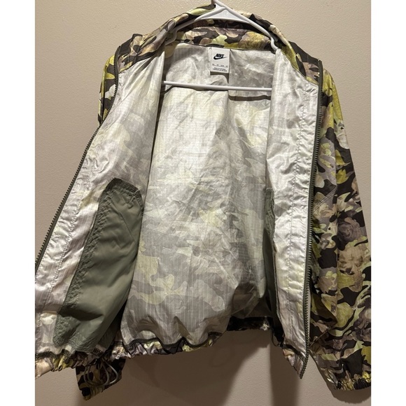 Nike Womens Camouflage‎ Windrunner Jacket Size XS - Cargo/Khaki - Picture 8 of 10